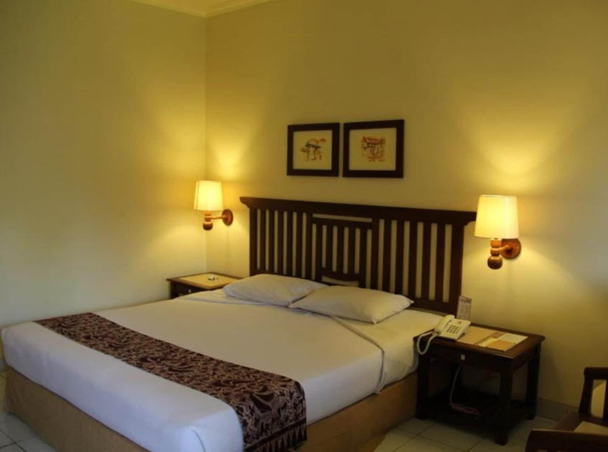 Besakih Beach Hotel Sanur  Exterior photo
