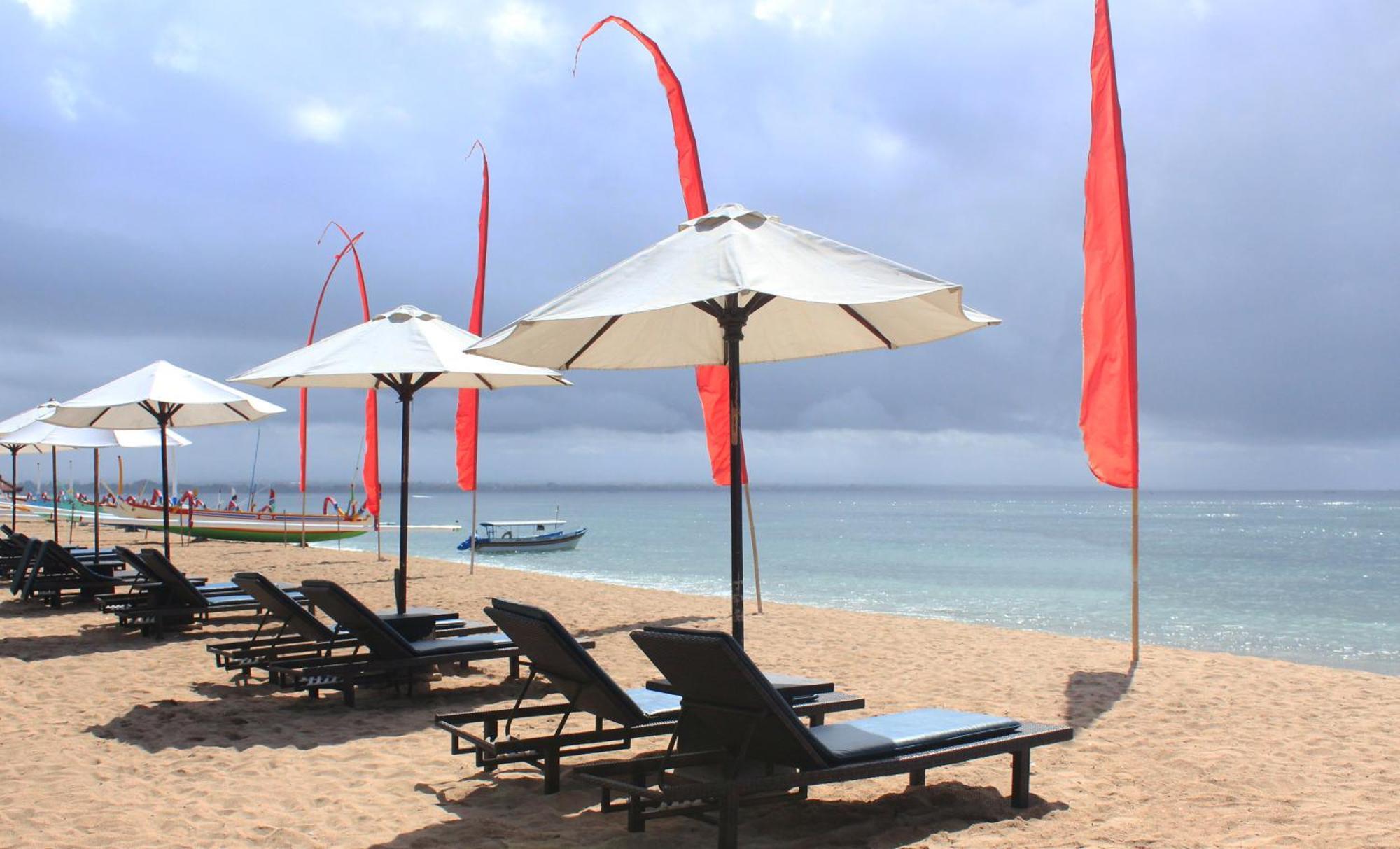 Besakih Beach Hotel Sanur  Exterior photo