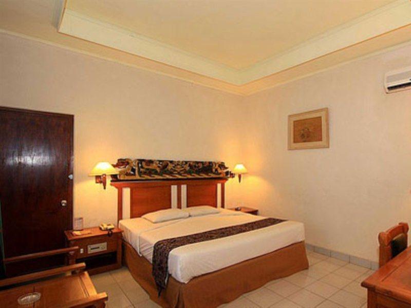 Besakih Beach Hotel Sanur  Exterior photo