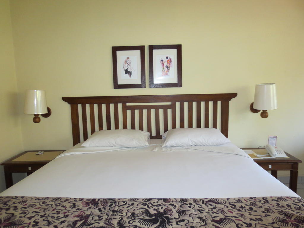 Besakih Beach Hotel Sanur  Exterior photo